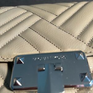 Michael Kors Cream Shoulder Bag with Elegant Design